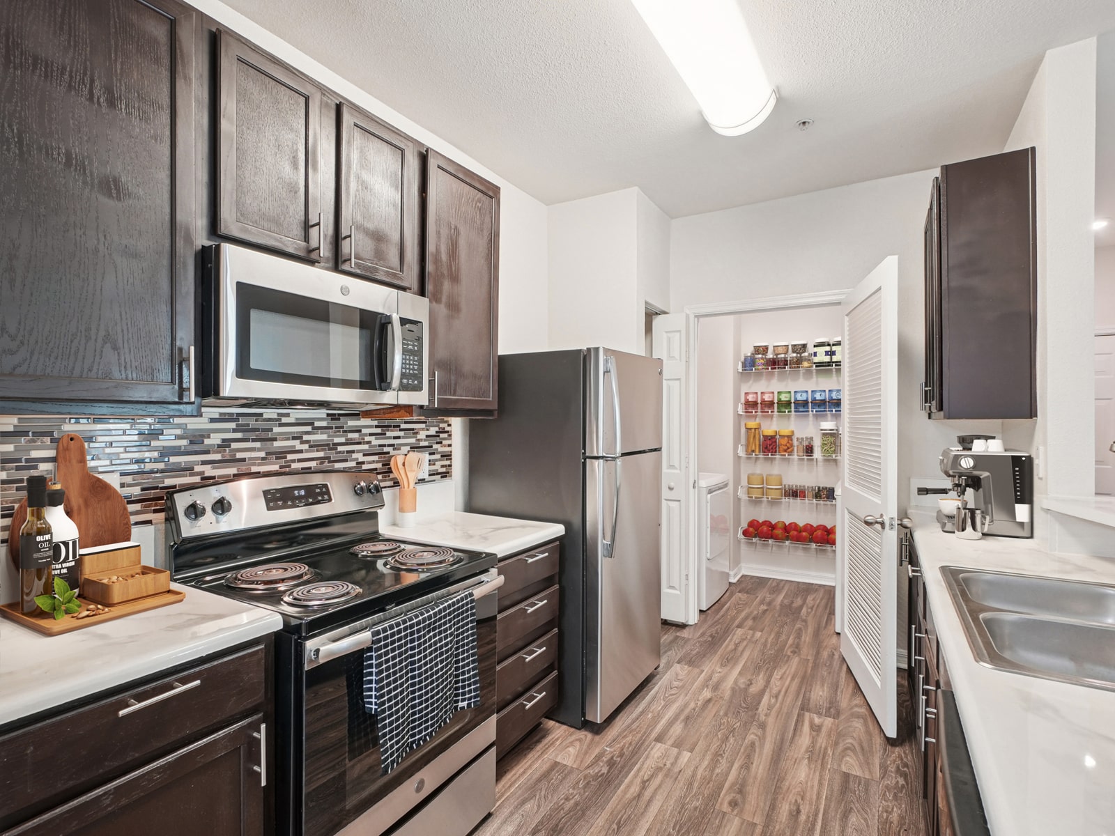 7-Reserve-at-Cary-Park-apartments-kitchen1